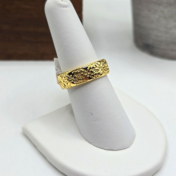 Kendra Scott Gold Textured Ring - Picture 3 of 4